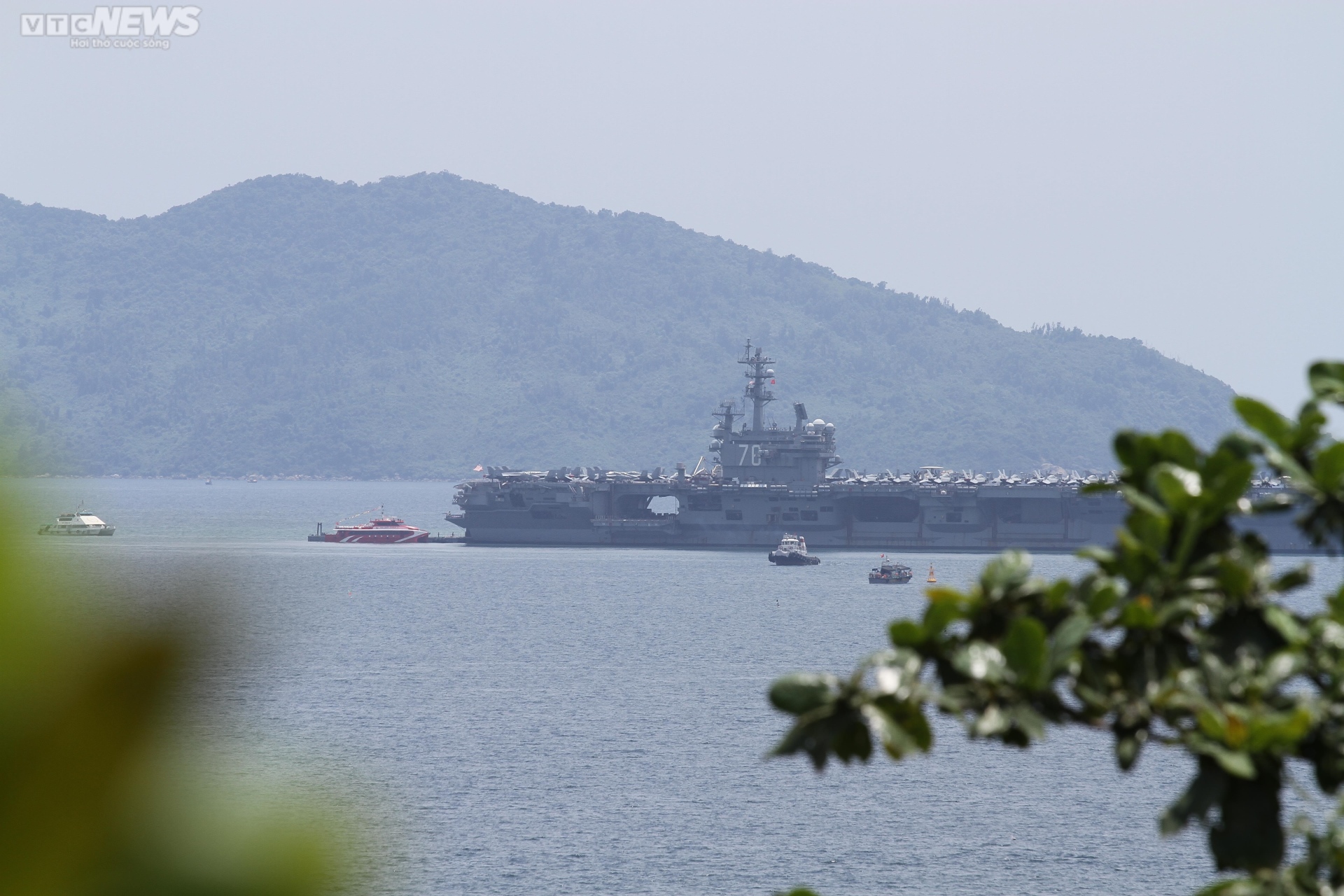 US aircraft carrier USS Ronald Reagan docks at Da Nang port - 7