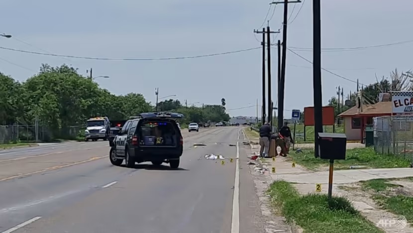 Al menos 7 personas murieron en un accidente automovilístico contra migrantes en Texas, foto 1