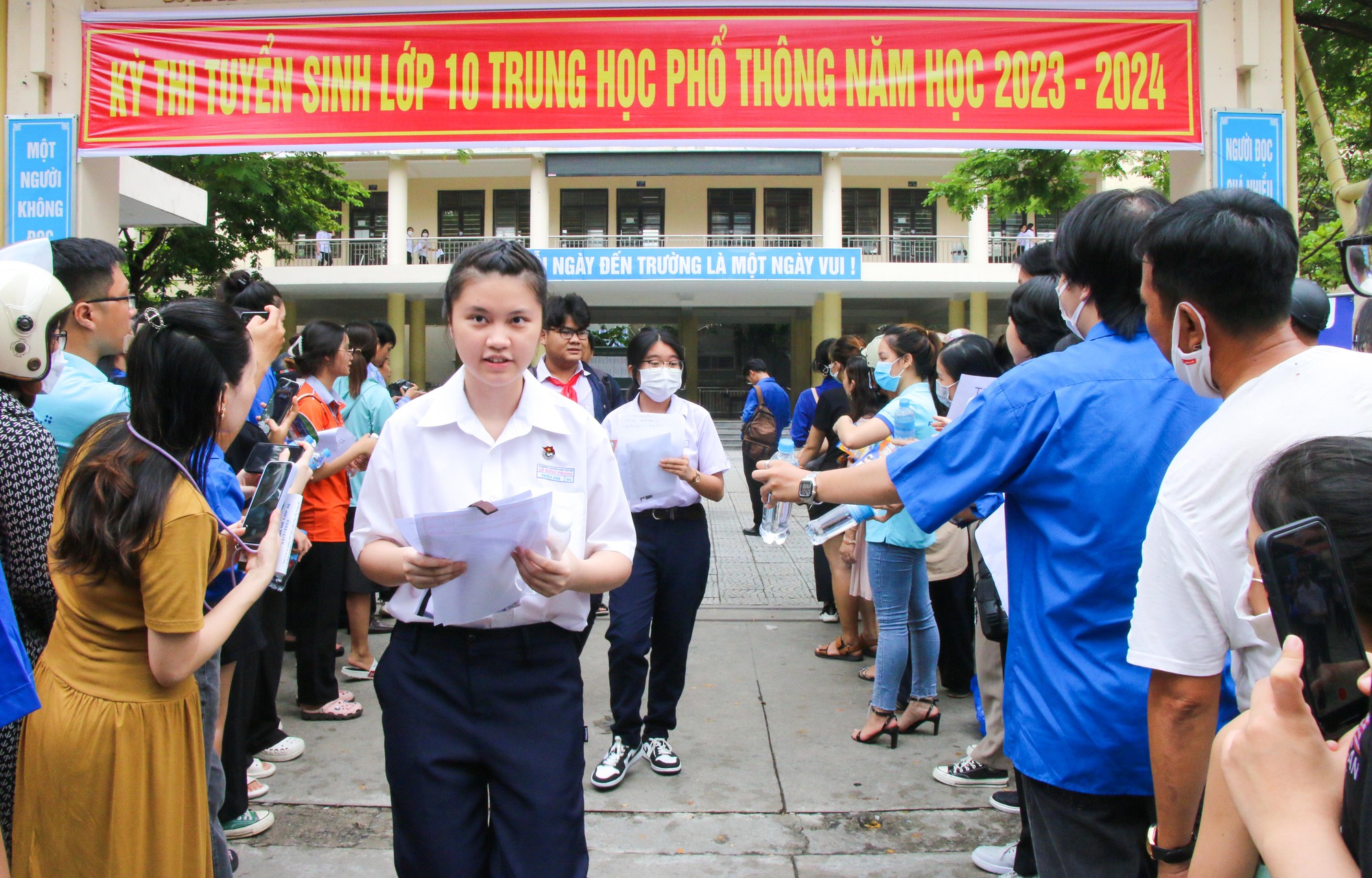 Tuyển sinh lớp 10: Thí sinh đánh giá đề thi Ngữ Văn mang ý nghĩa sâu sắc   - Ảnh 1.