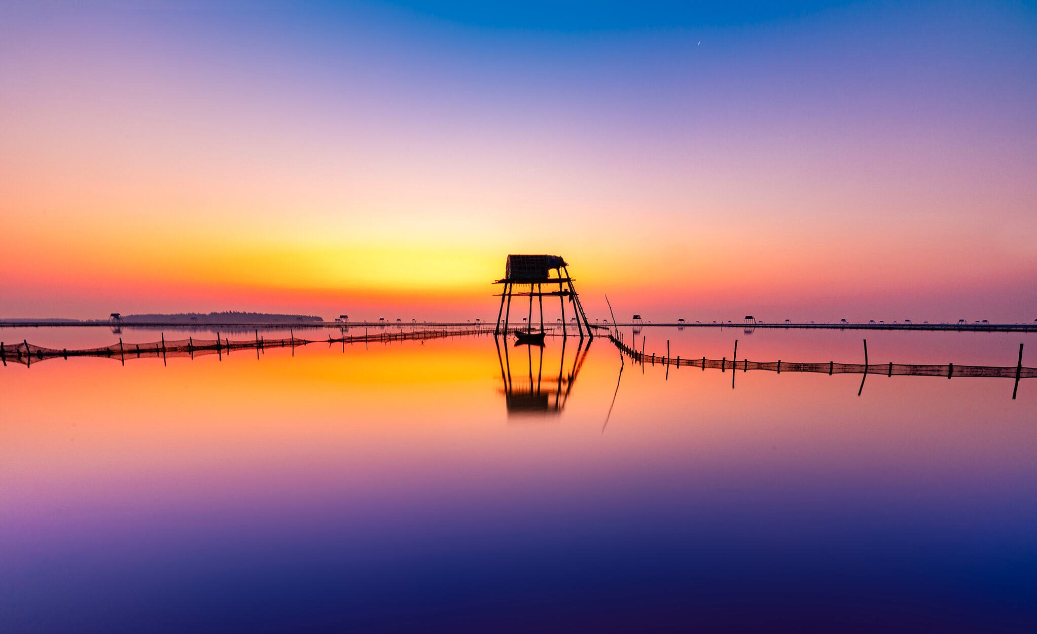 Traumhafter Sonnenaufgang am Dong Chau Strand in Thai Binh