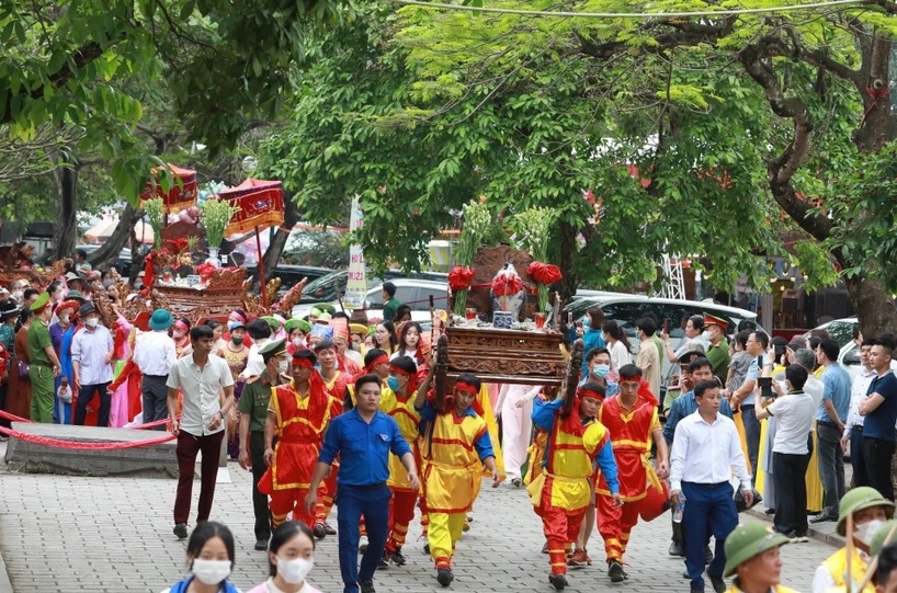 festival traditionnel spécial de la culture du net Dong Hoa Lu photo 2