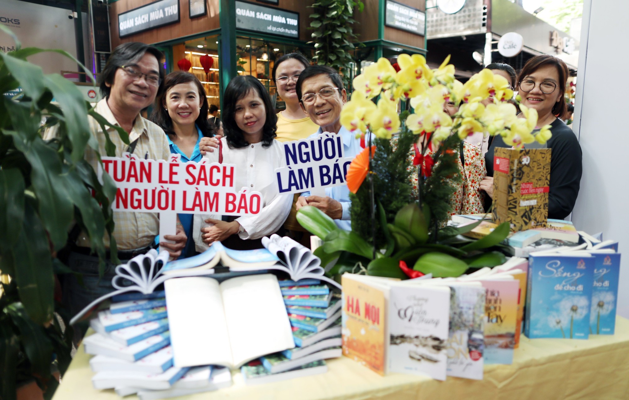 Sôi nổi ngày khai mạc 'Tuần lễ Sách của người làm báo' tại Đường Sách TP.HCM - Ảnh 8.
