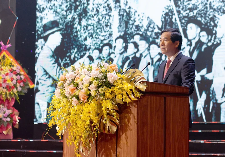 La ciudad de Ha Long celebra el 80 aniversario de la fundación del Ejército Popular de Vietnam y el 35 aniversario del Día de la Defensa Nacional. Foto 1