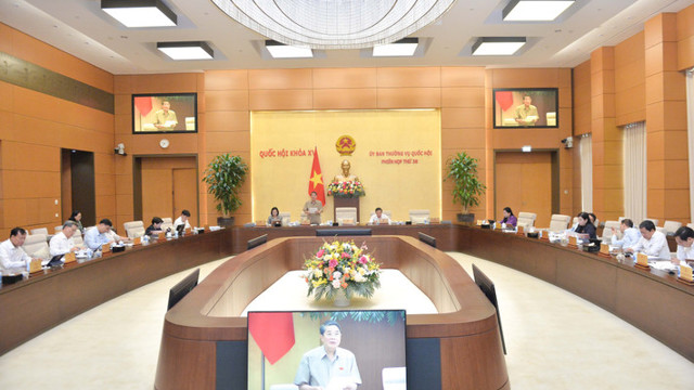 The National Assembly Standing Committee will consider the arrangement of Hanoi's administrative units.