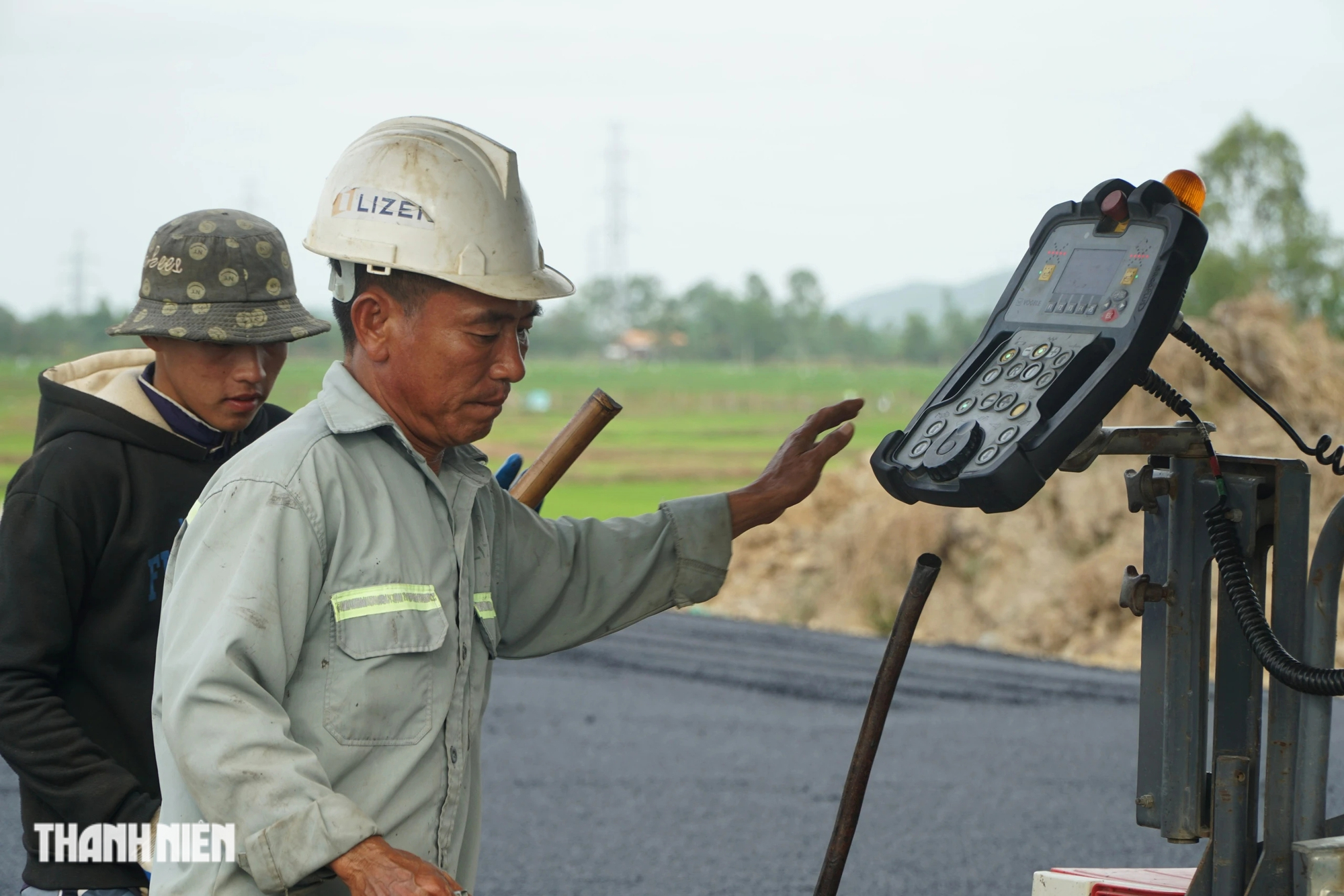 Hối hả thi công cao tốc Vân Phong - Nha Trang những ngày cận tết- Ảnh 5.