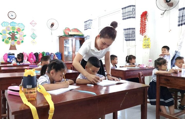 ダナンには現在学校が不足しており、多くの小学生は1日2回の勉強をする環境が整っていません。