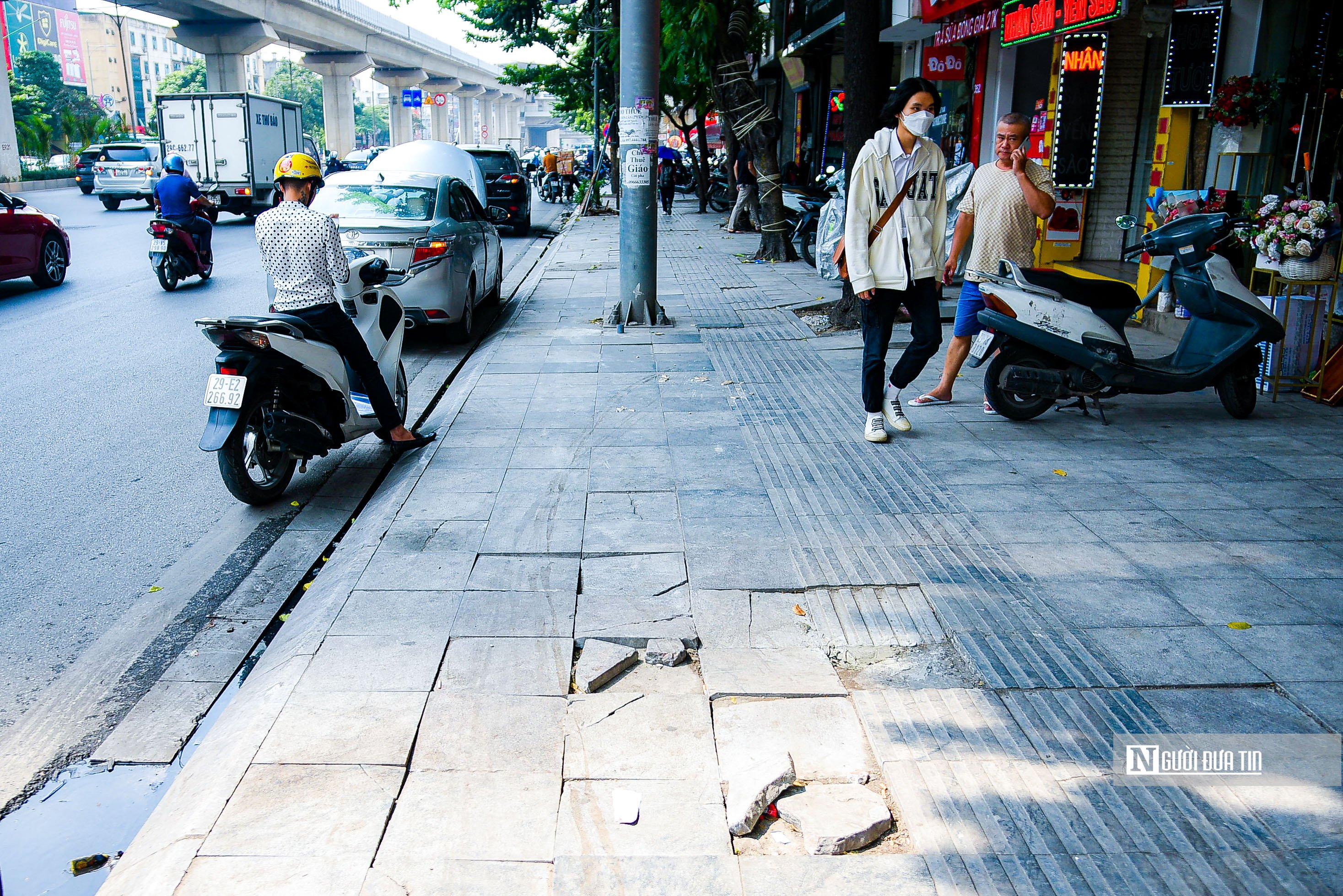Event - Hanoi lists a series of reasons why pavement stones quickly crack and break