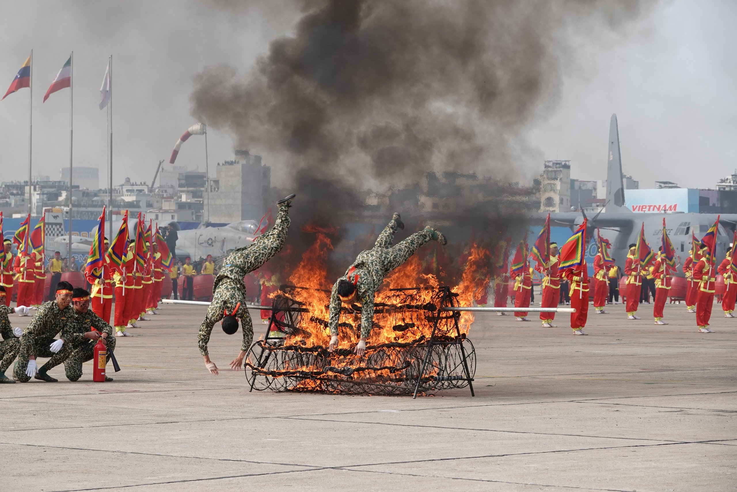 Thủ tướng thăm các gian trưng bày tại Triển lãm Quốc phòng quốc tế Việt Nam 2024- Ảnh 14.