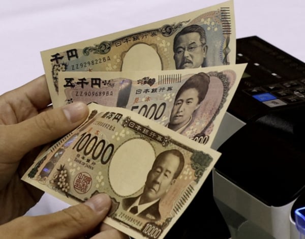 Le yen japonais fluctue dans les banques