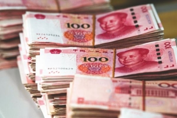 Yuan in banks and black market both increase in price