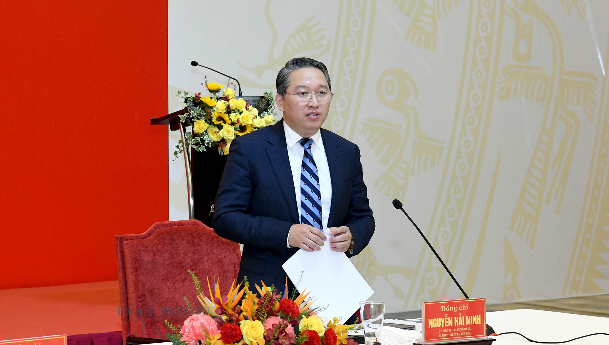 국회의장 Vuong Dinh Hue는 Khanh Hoa 성 당위원회 상임위원회와 협력합니다.