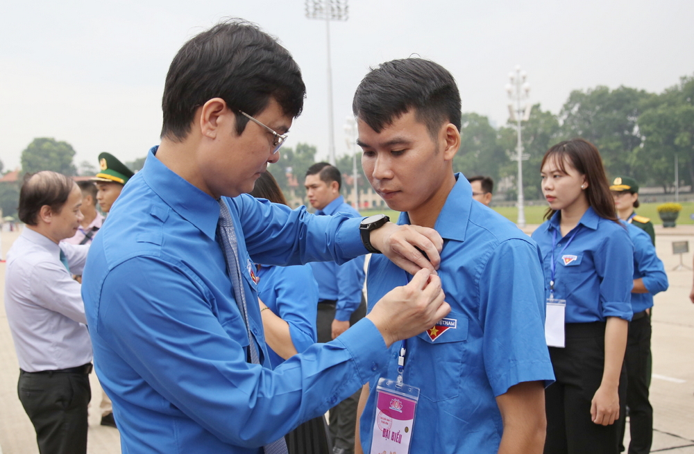420 thanh nien tien tien bao cong dang bac hinh 3