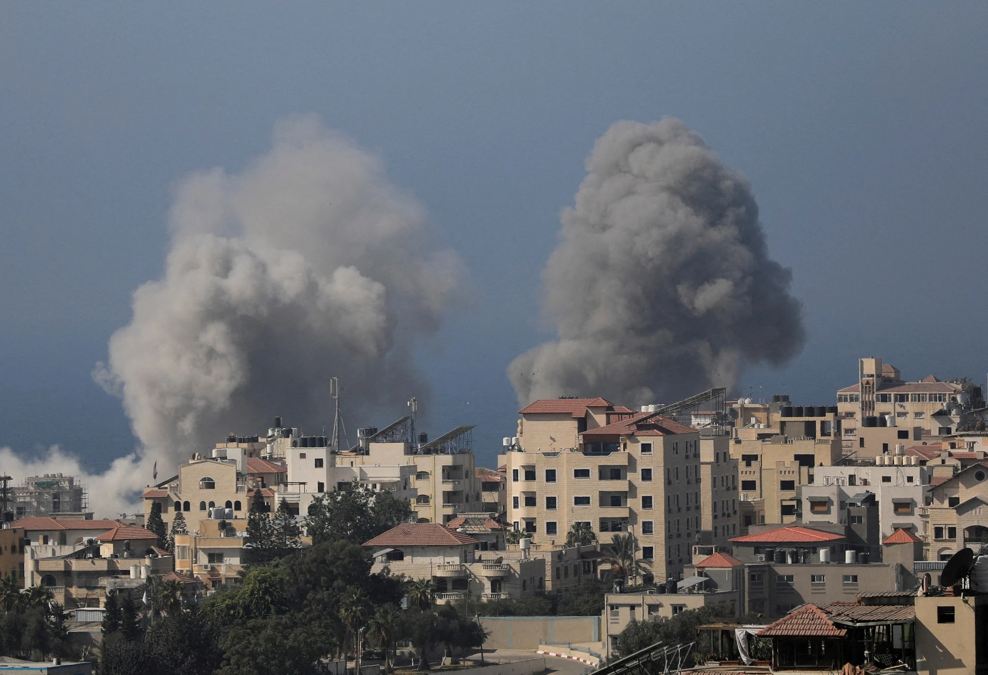 Hơn 10.000 người thiệt mạng ở Gaza, Israel sắp tấn công đường hầm của Hamas - Ảnh 1.