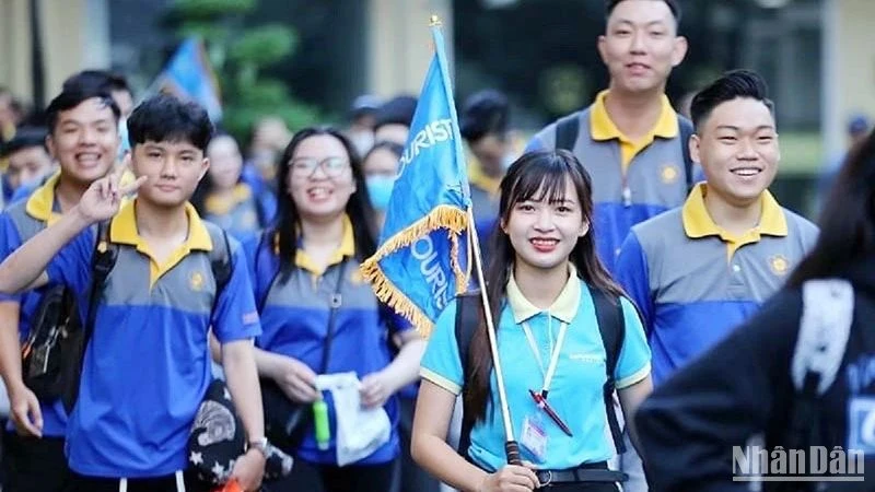 통합 요구 사항을 충족하기 위한 관광 인력 개발