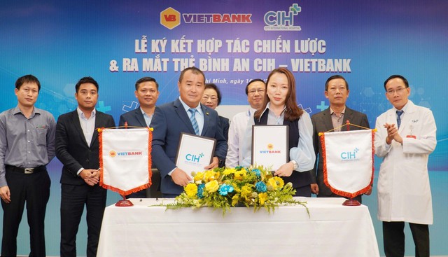 Vietbank hợp tác với Bệnh viện Quốc tế City ra mắt thẻ Bình An CIH - Vietbank - Ảnh 1.