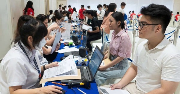 호치민시 국립대학교 수업료를 내기 위해 돈을 빌리는 대출 프로그램이 많습니다.