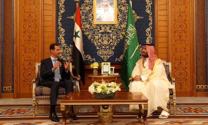 Le président Assad (à gauche) s'entretient avec le prince héritier saoudien Mohammed ben Salmane à Djeddah, le 19 mai. Photo : AP