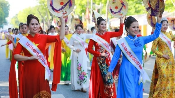 Carnaval de otoño colorido en Hanoi