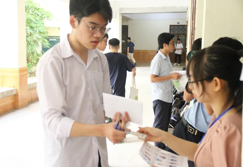 하노이 국립교육대학교 역량평가 시험에 11,500명 이상의 응시자가 응시했습니다.