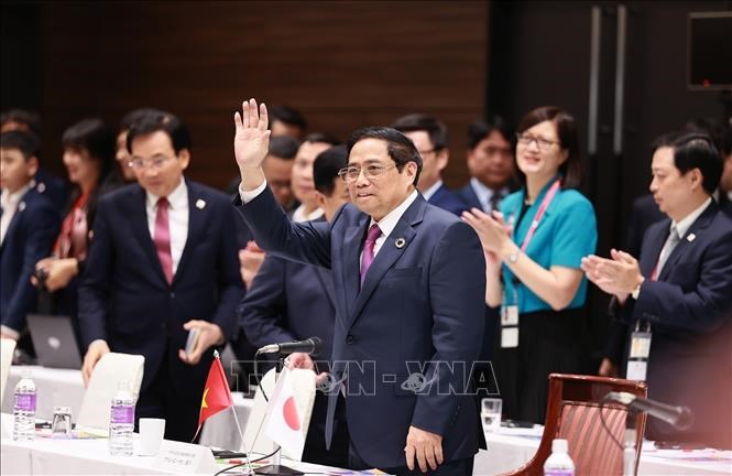 El primer ministro Pham Minh Chinh asiste al Diálogo Empresarial Vietnam-Japón