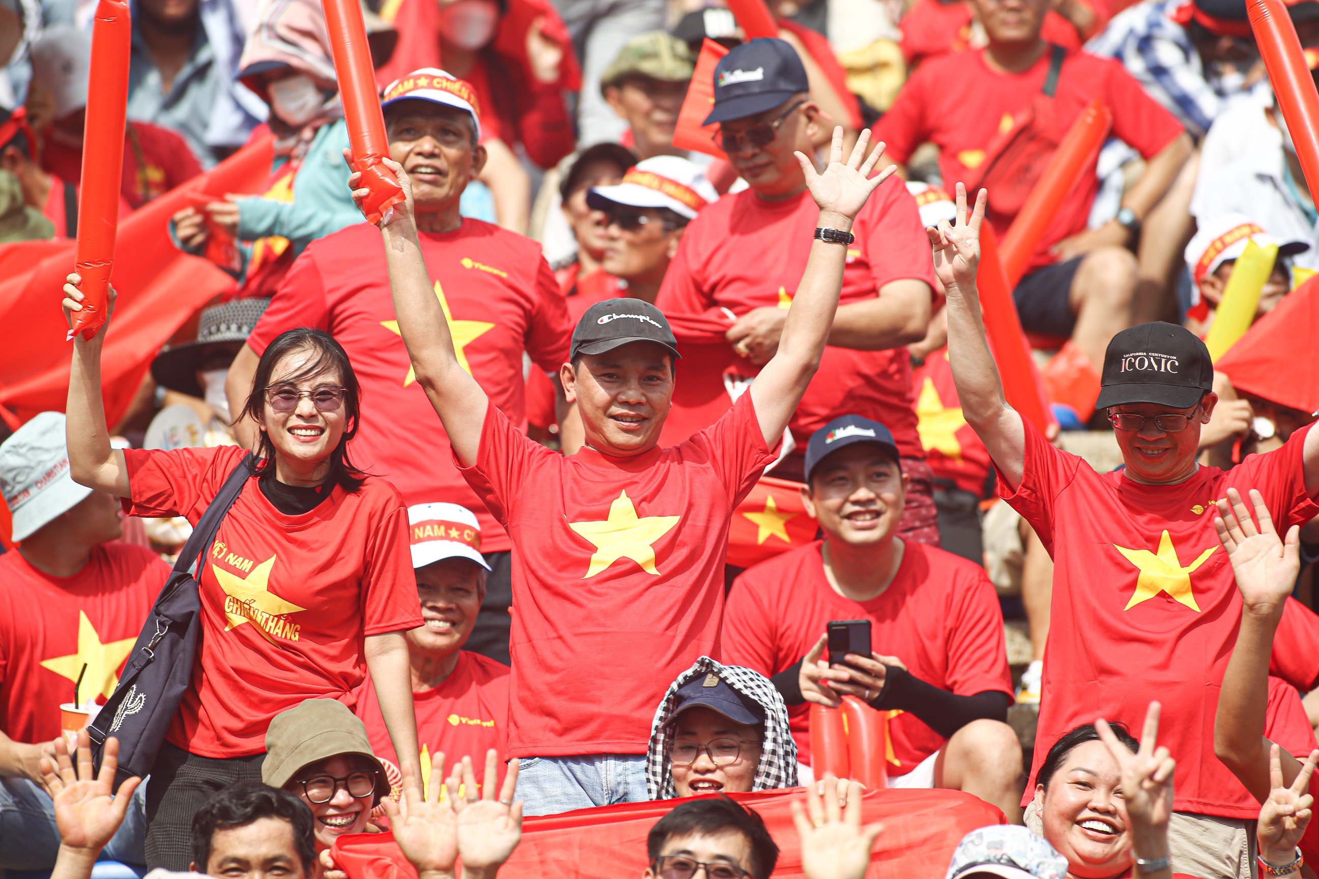 However, the hot weather could not affect the enthusiasm of the Vietnamese audience.