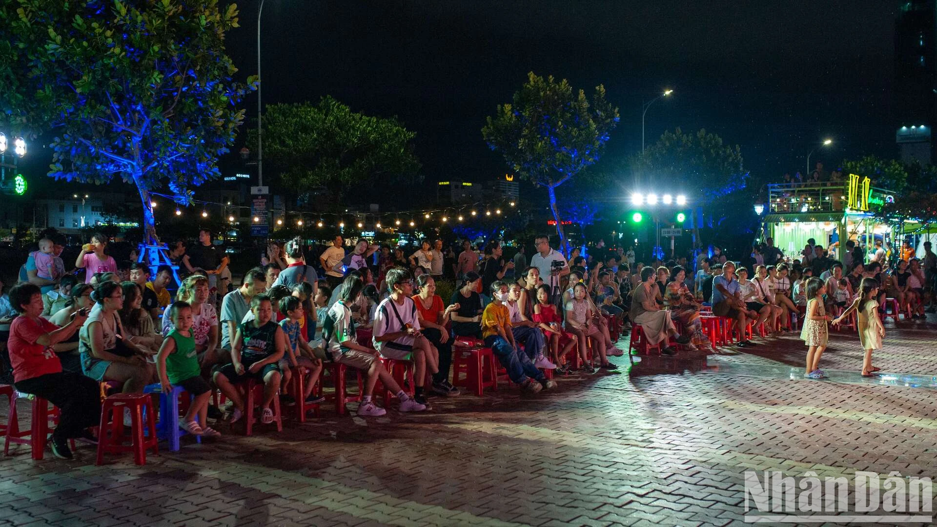 [Photo] Gros plan de la première rue piétonne au bord de la rivière de Da Nang, photo 3