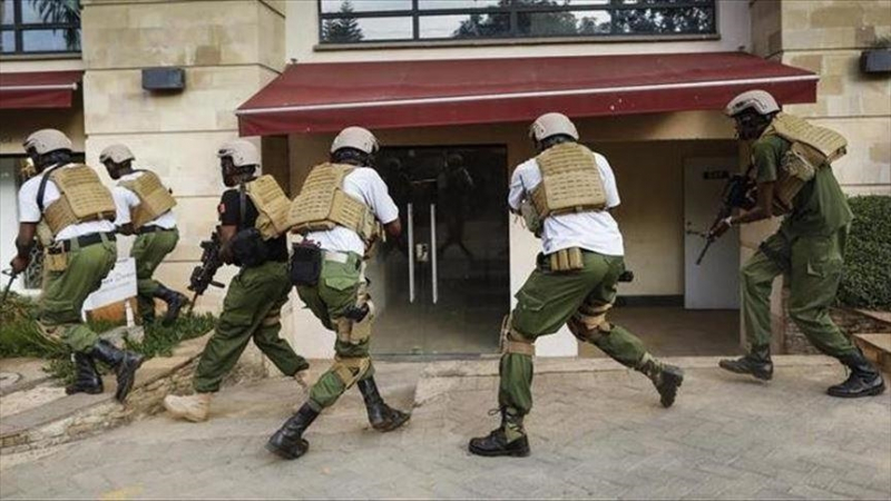 La police kenyane répète une opération contre un repaire du crime organisé.jpg -0