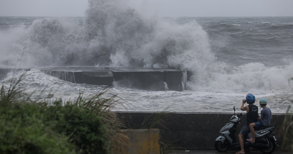 De nombreux endroits luttent contre la tempête.