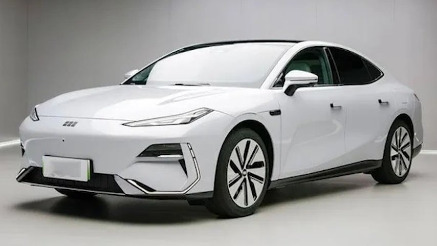 Bild der elektrischen Limousine Geely Galaxy E8 mit einem Verkaufspreis von etwa 615 Millionen Bild 4