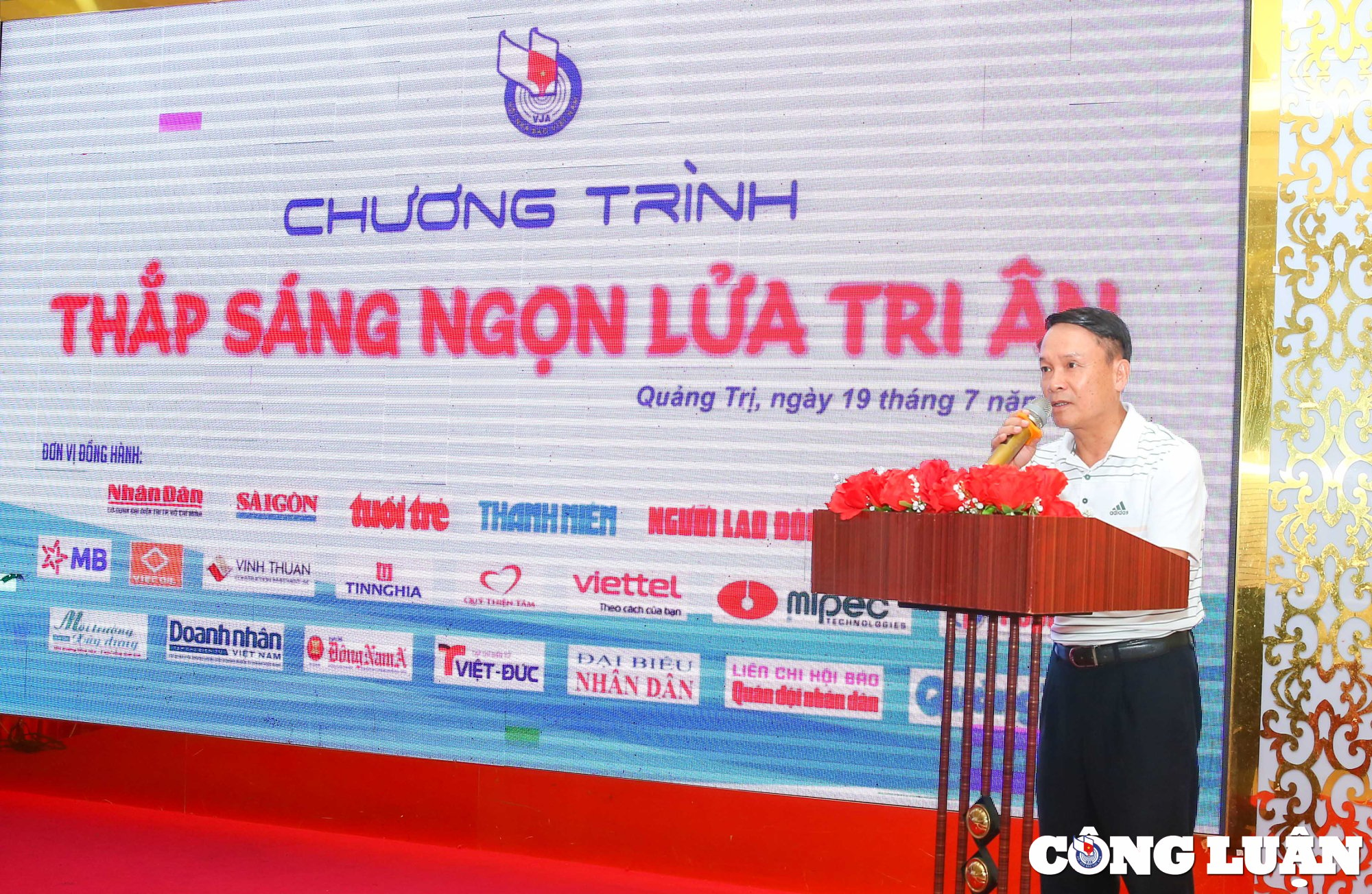 thap sang ngon lua tri an lan toa tinh than thien nguyen tu nguoi lam bao den cong dong hinh 1