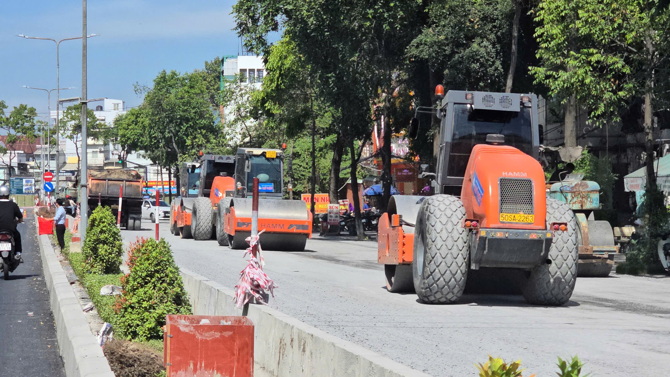 Nâng cao gần nửa mét, cứu đường trung tâm Cần Thơ thoát ngập nặng khi mưa lớn- Ảnh 1.