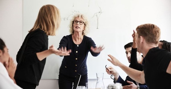 Generación Z y trabajadores mayores trabajando juntos, ¿habrá enfrentamientos?