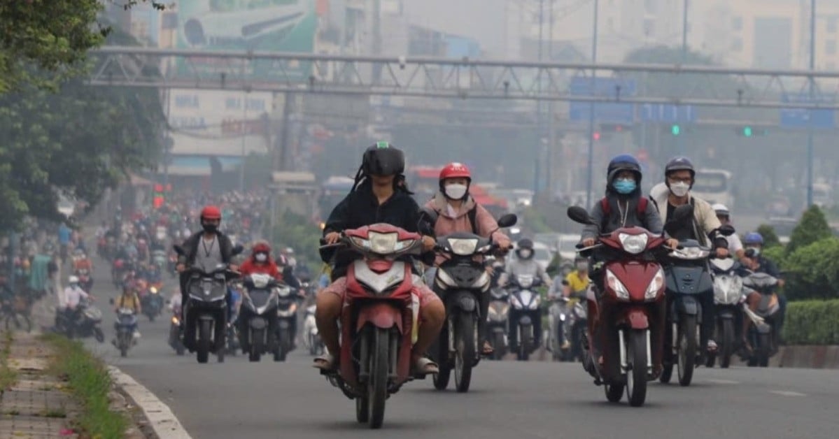 TPHCM: Lớp mù dày đặc bao phủ toàn thành phố, cảnh báo bụi ô nhiễm