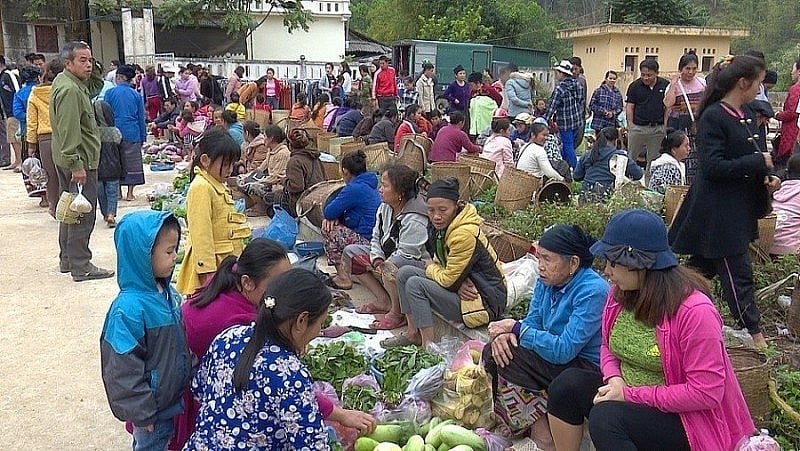 ถันฮวา: กิจกรรมการค้านำเข้าและส่งออกผ่านลาวเจริญรุ่งเรือง