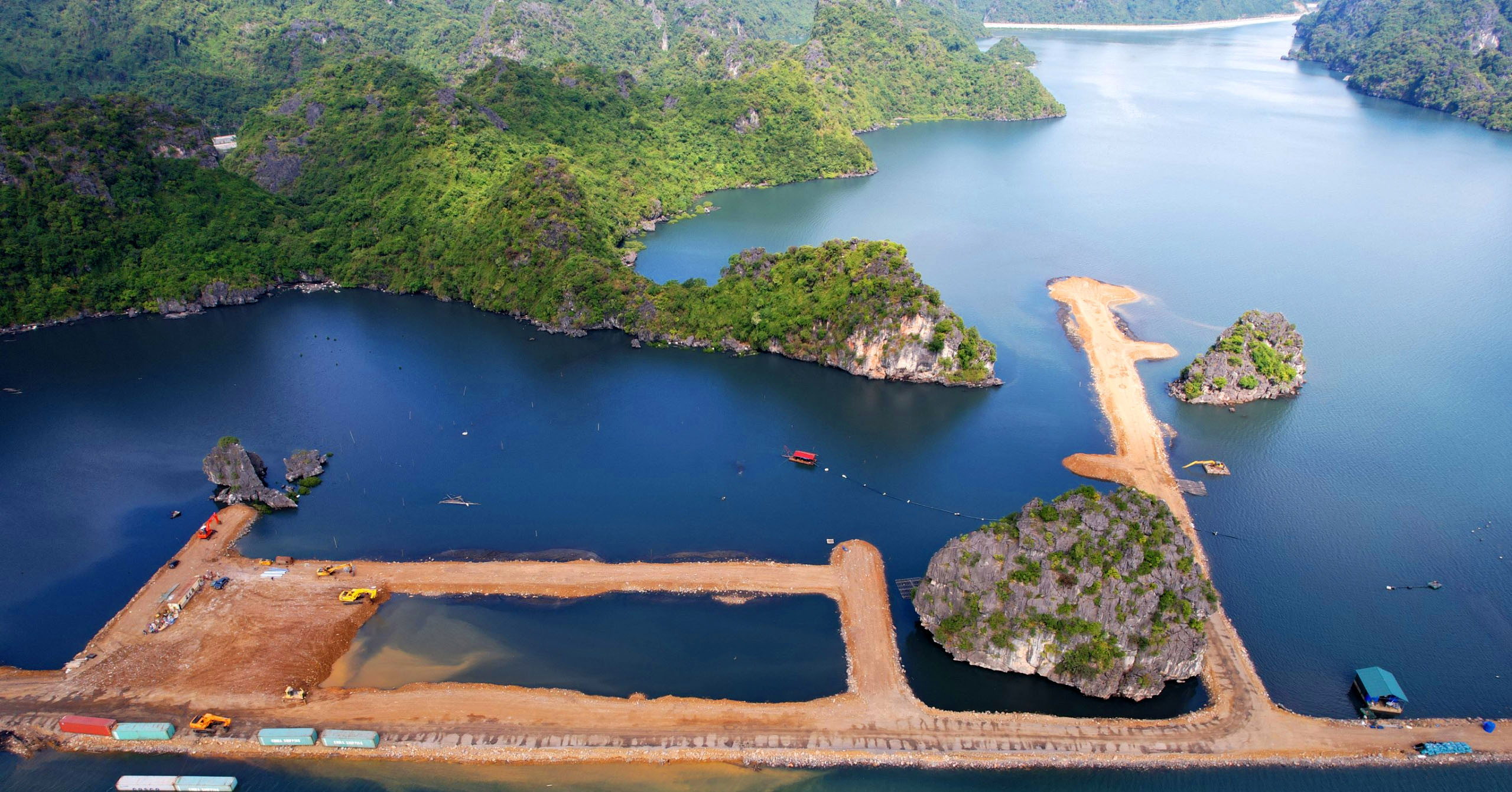 Un investisseur du projet d'empiètement de la zone tampon de la baie d'Ha Long s'exprime