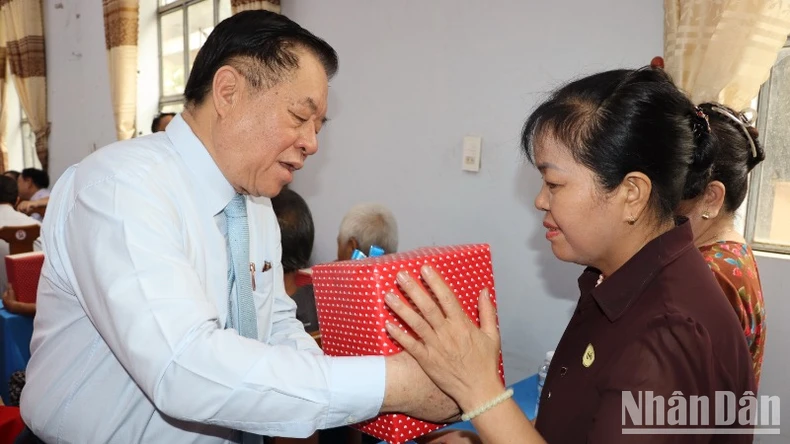 Le camarade Nguyen Trong Nghia a assisté à la Journée de la Grande Unité Nationale à Dong Nai photo 4