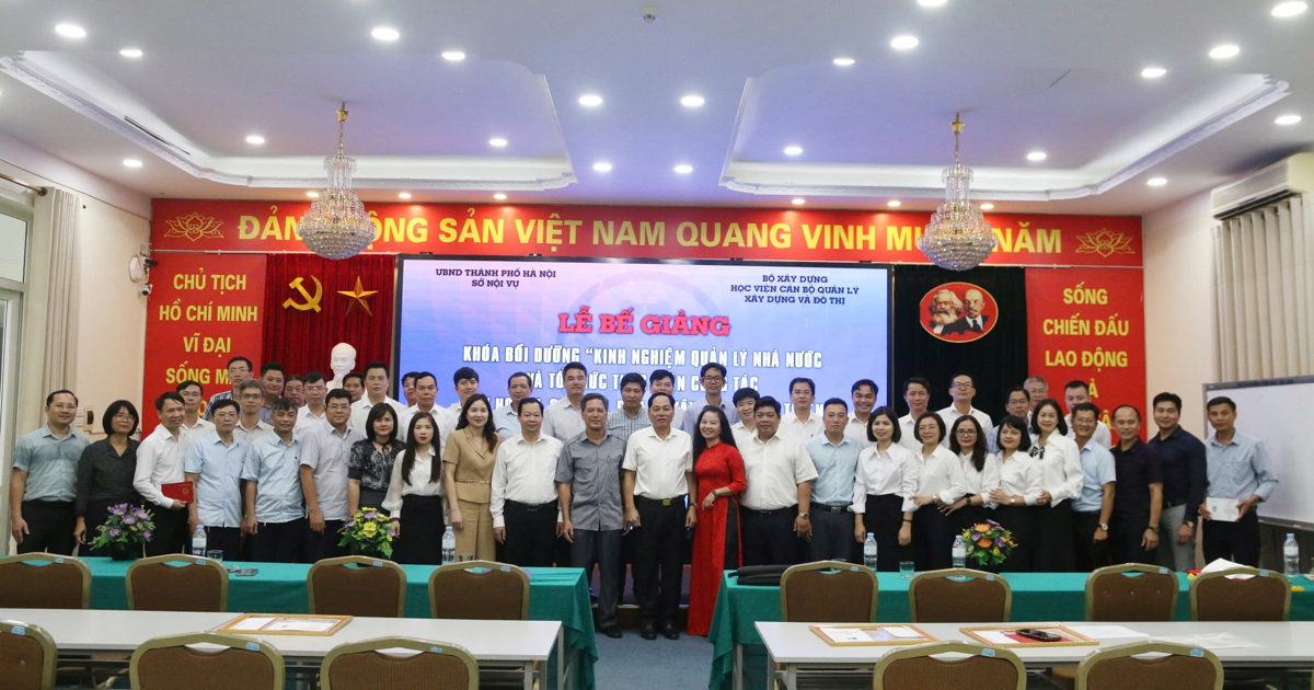 Gần 100 cán bộ Hà Nội hoàn thành khóa học về QHXD đô thị thông minh