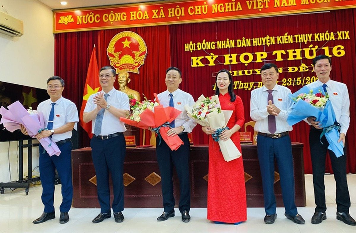 bau-chu-tich-kien-thuy.jpg