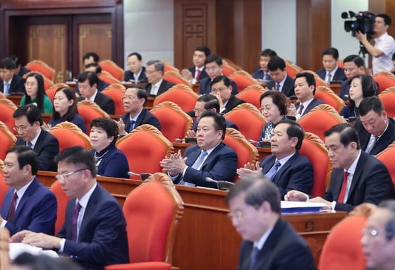 El secretario general Nguyen Phu Trong: Decidido a no permitir que el voto de confianza provoque división y pérdida de solidaridad interna foto 5