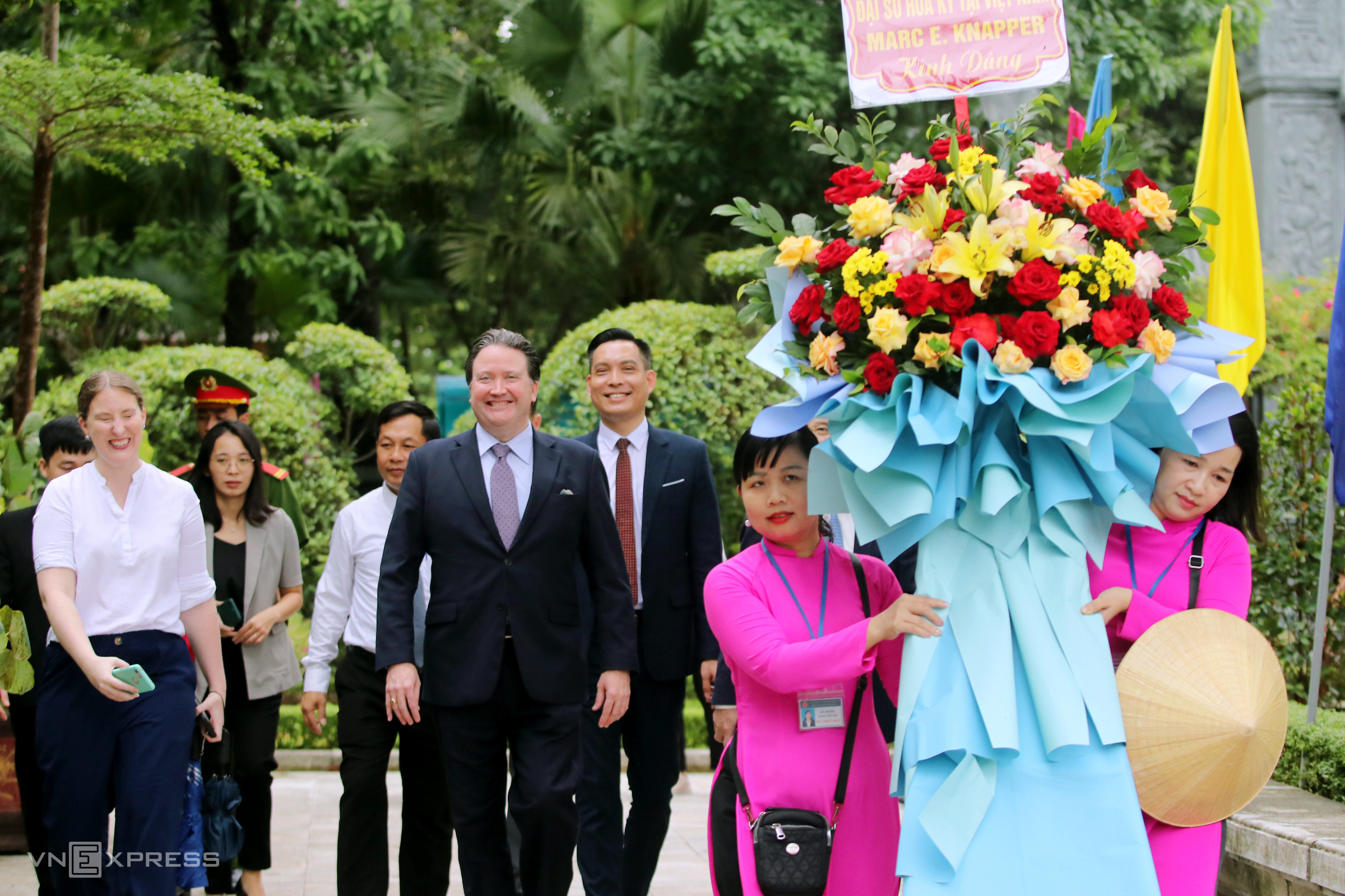 Embajador de Estados Unidos visita ciudad natal del presidente Ho Chi Minh