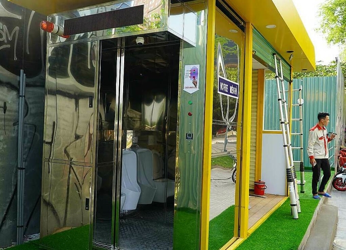 Public restrooms in the prime real estate area at 2-4-6 Hai Ba Trung Street, District 1. Photo: Ha Giang