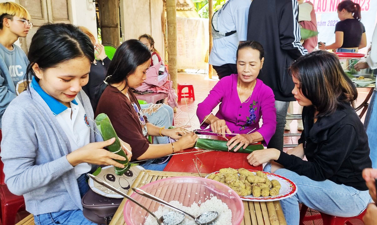 Phụ nữ Quảng Ngãi làm du lịch- Ảnh 5.