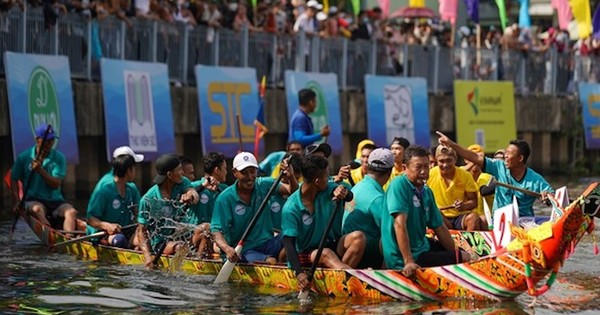 Ho Chi Minh City will shoot fireworks on boats at the River Festival at the end of May.