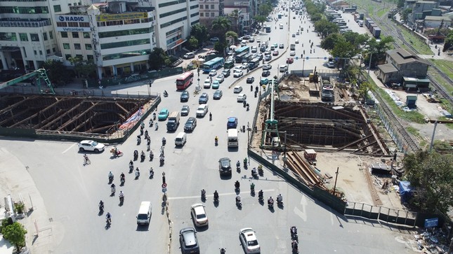 Wie ist der Tunnel unter der Giai Phong Straße nach zweijähriger Bauzeit? Foto 7