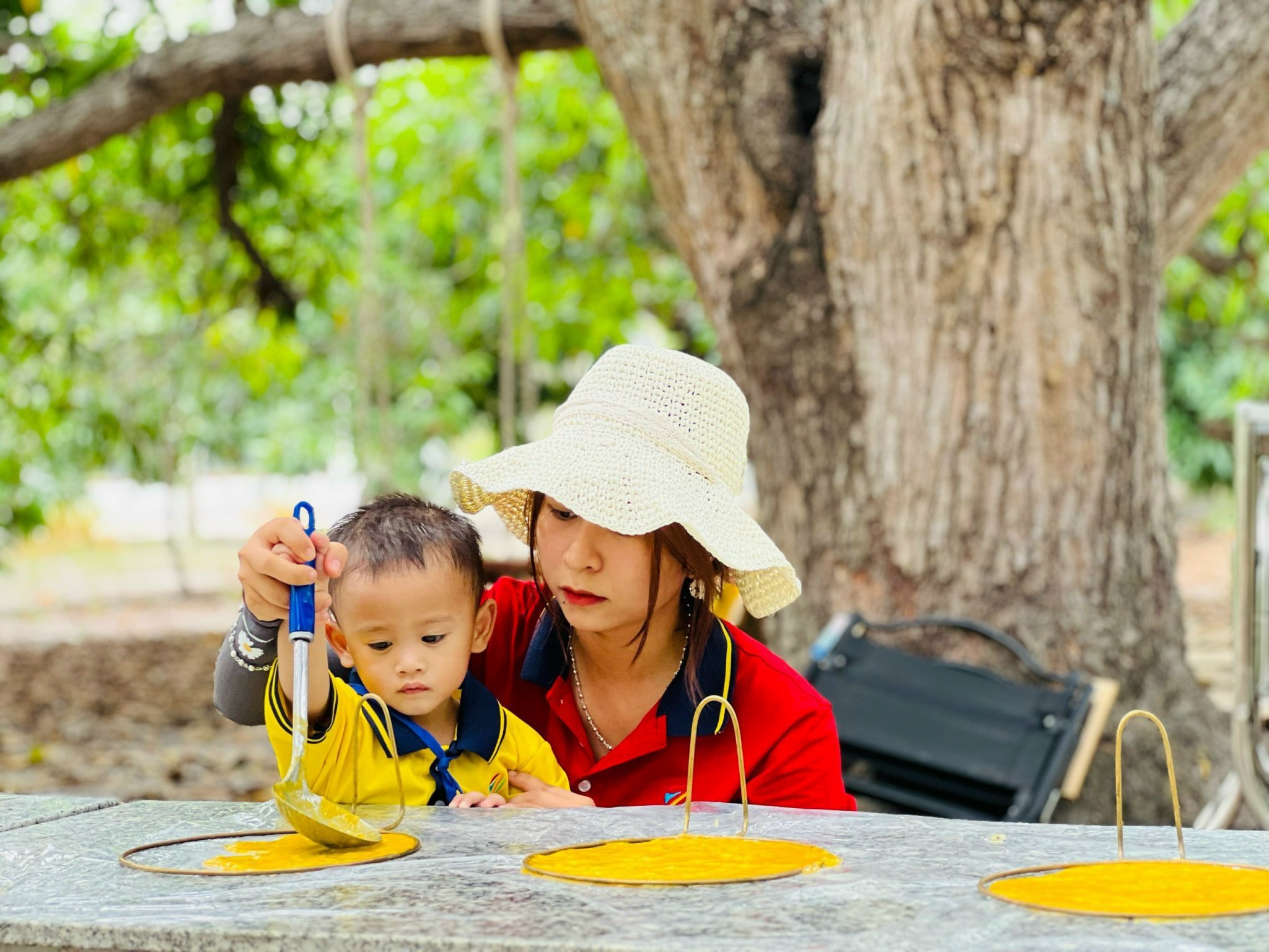 Một vùng đất của tỉnh Khánh Hòa có những cây xoài cổ thụ, du khách kéo đến check in, nông dân chỉ việc thu tiền- Ảnh 2.