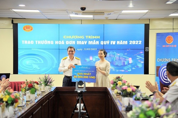 Hà Nội trao thưởng cho 19 cá nhân trúng thưởng Hóa đơn may mắn