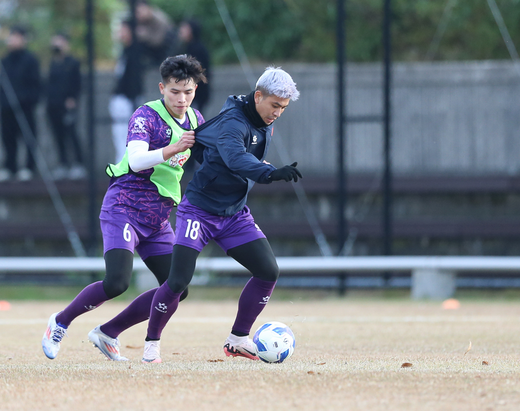 Đội tuyển Việt Nam rèn thể lực khắc nghiệt, trưởng đoàn ở AFF Cup 2024 lộ diện- Ảnh 4.