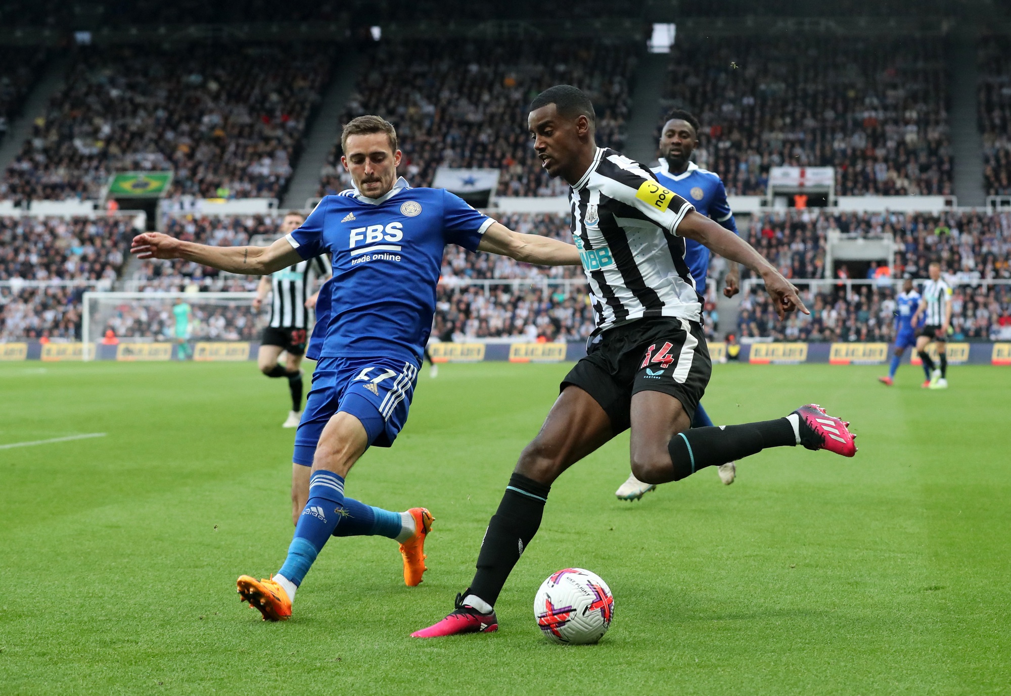 Newcastle bị Leicester cầm hòa, Liverpool mất vé Champions League - Ảnh 2.