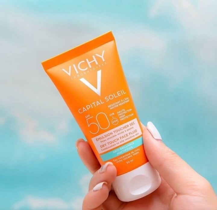 Protector solar Vichy.