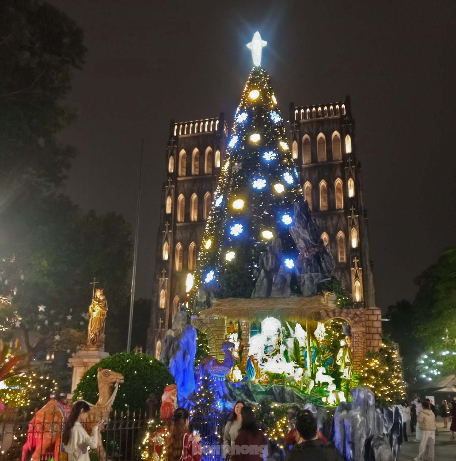 Superbes spots photo de Noël à Hanoi photo 2